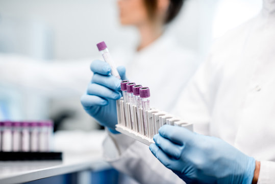 Inovace řízená RFID: Inteligentní sledování vědeckých zdrojů v akademických laboratořích