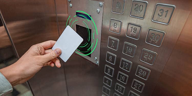 Údržba výtahů s RFID technologií