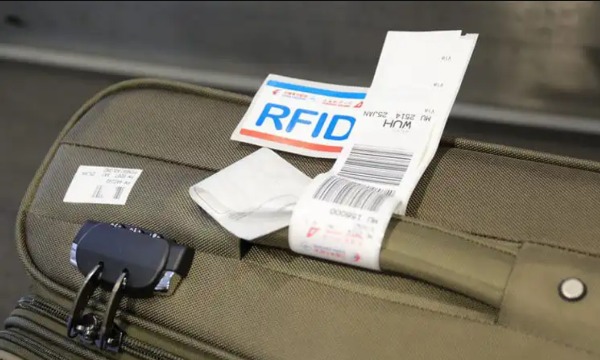 Revoluce RFID v letecké dopravě: Řešení problému ztracených zavazadel pomocí inteligentních systémů pro zavazadla