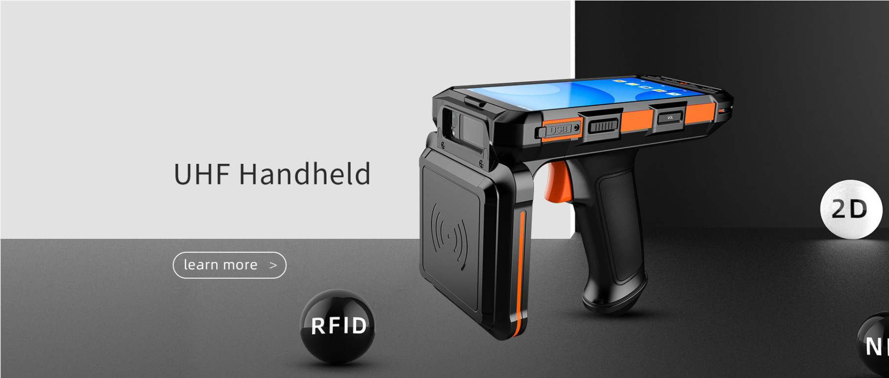 Handheld (včetně tabletu, kapesních zařízení, nositelných zařízení atd.) označuje mobilní, přenosná UHF RFID čtecí zařízení, z nichž ruční je nejběžnější formou. Tento typ produktu je charakteristický